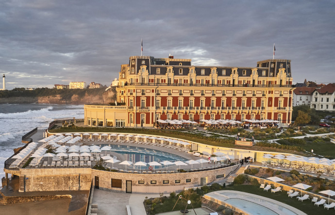 numerisation-tgl-44-spots-hotels-atlantique-1-sur-5-insert-03-hotel-du-palais-biarritz-jpeg-studios-tt-width-690-height-442-crop-1-bgcolor-ffffff-except_gif-1-unveil-1